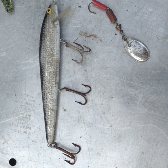 Fishing Lures Set with Silver and Green Colors - Picture 3 of 4